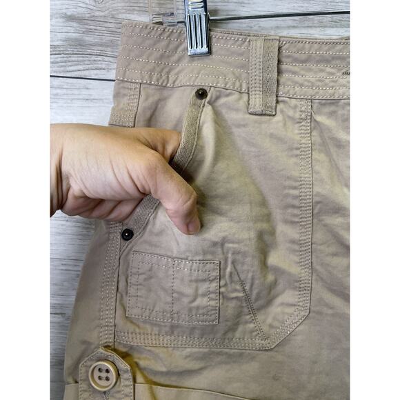 Aldo Trevi Shorts Womens 9 Khaki Beige Button Tab Utility Casual Pockets - Picture 3 of 10